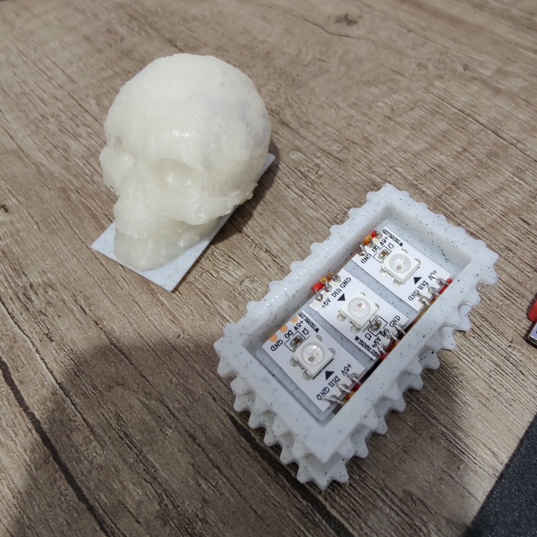 Lighting Chest for ATTiny85 board and 3x WS2812bB LEDs