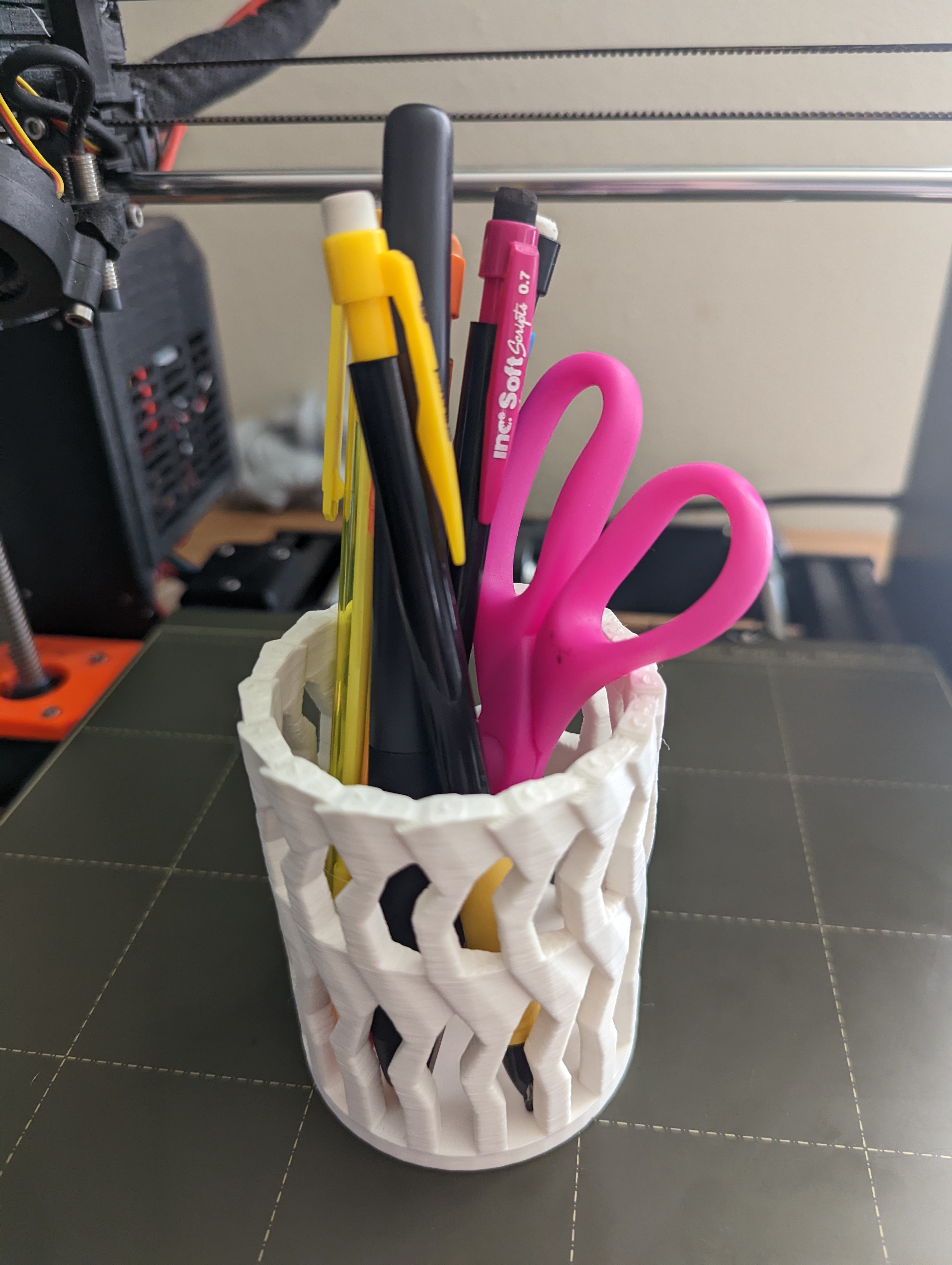 Miniatura 2 do modelo 3D Abstract Tower Pen Cup