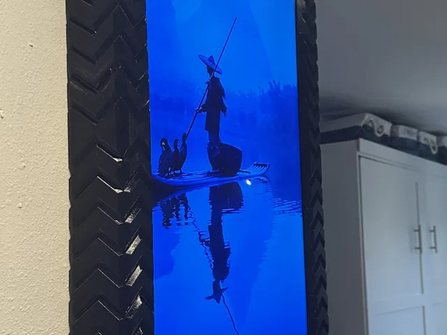 Interlocking Picture Frame for 32in Displays
