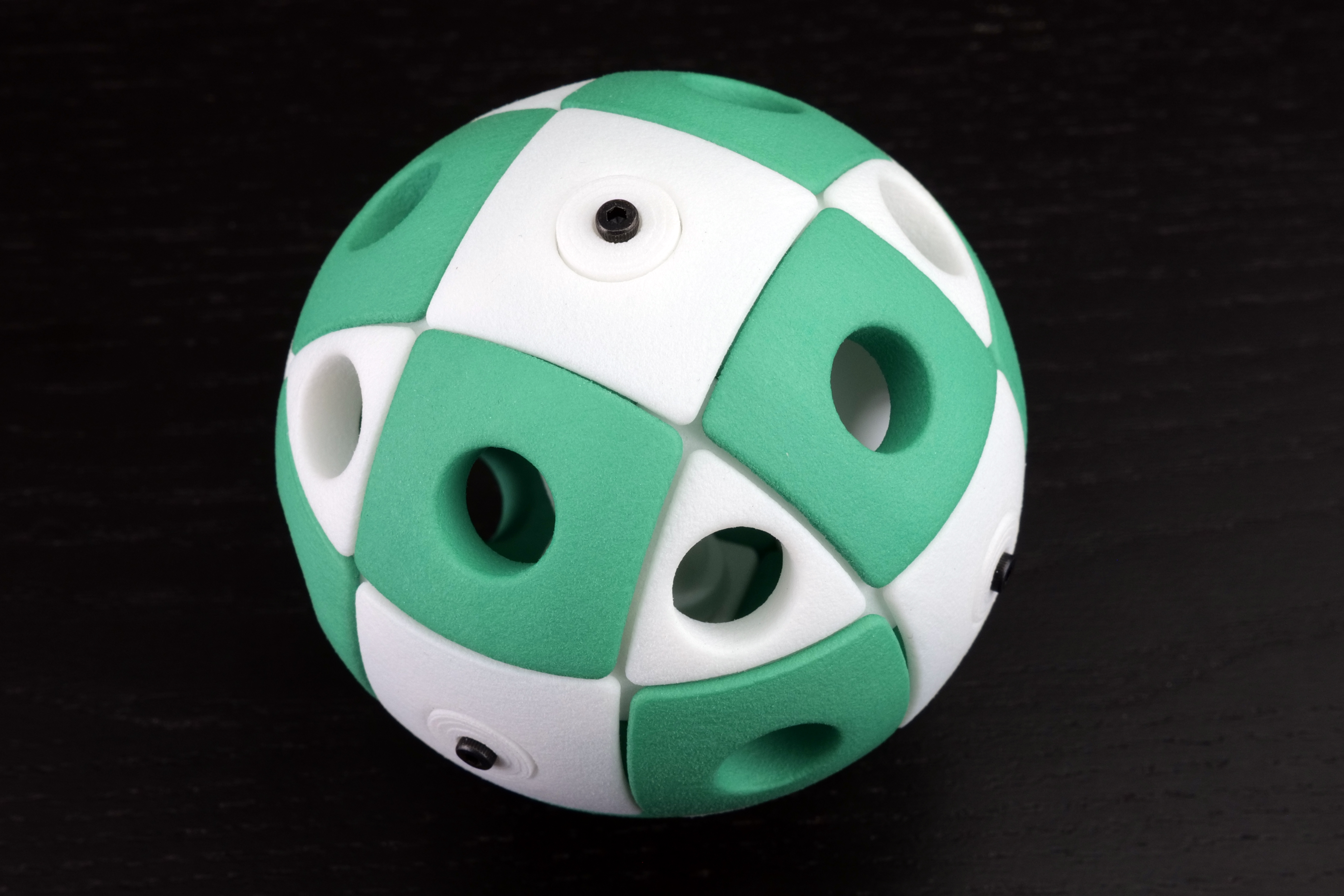 Twisty cube mechanism