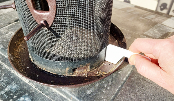 Right Angle Scraper Spatula (for Cleaning Bird Feeder Tray)