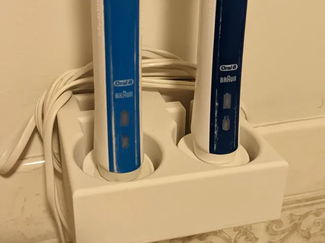 Oral-B Braun Electric Toothbrush and Charger Wall Mount