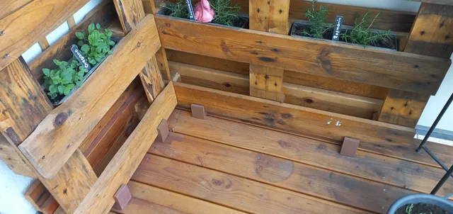 Stand for flower rack build from old euro pallet