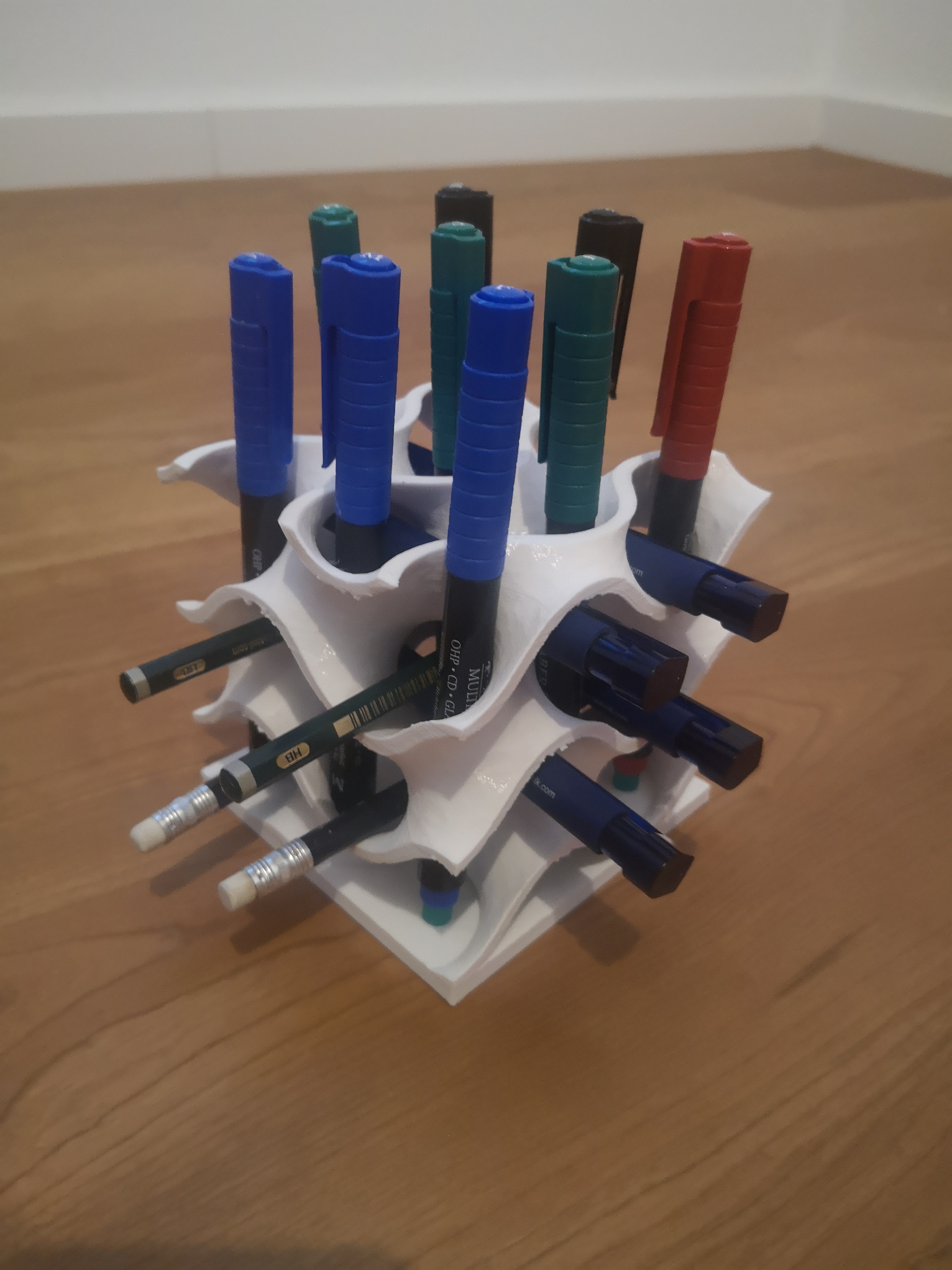 Gyroid Pen Holder