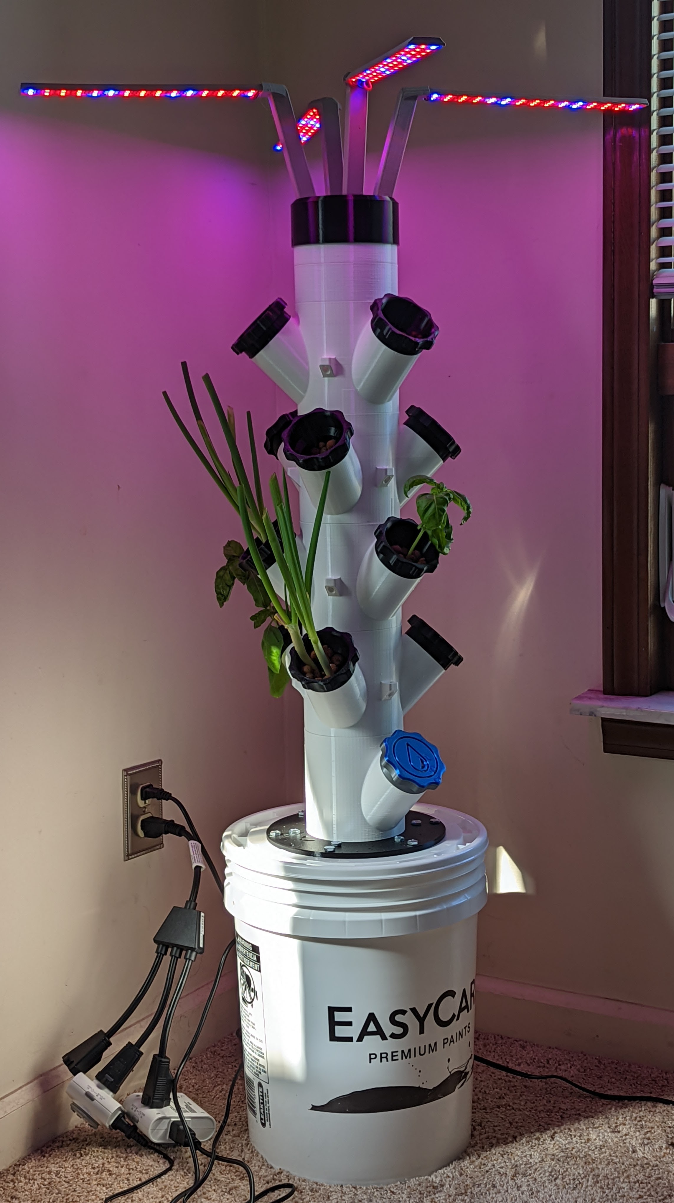 Miniatura 2 do modelo 3D Hydroponic Tower Lamp