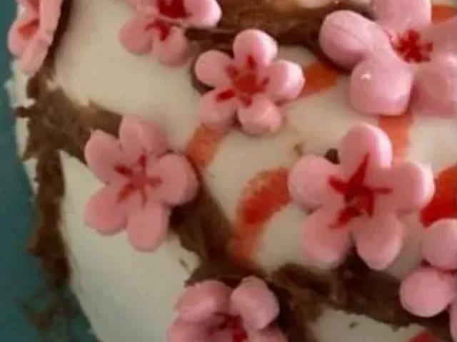 Small flower / cookie cutter for cake decoration