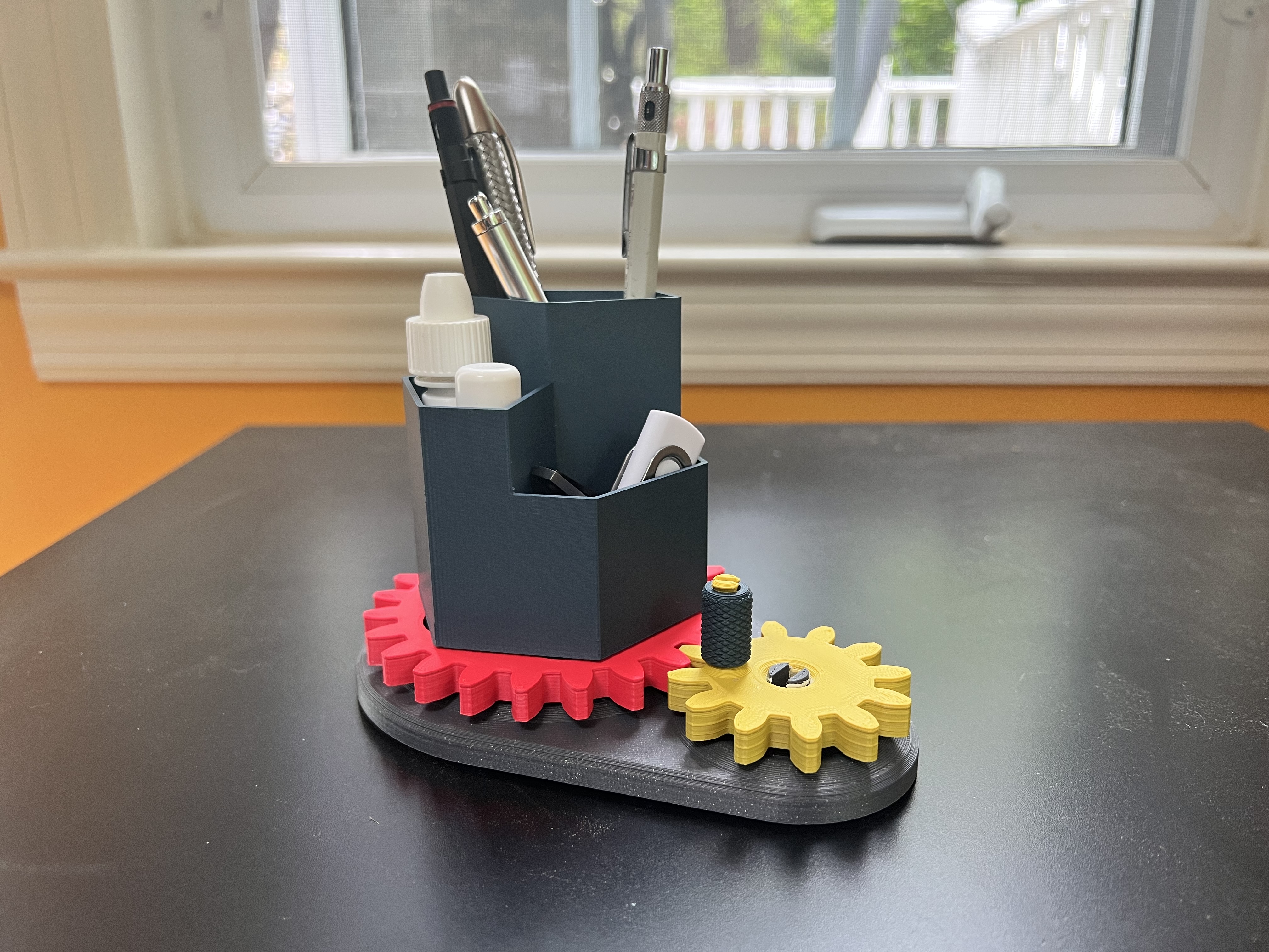 Mechanical Pen Cup & Desk Toy