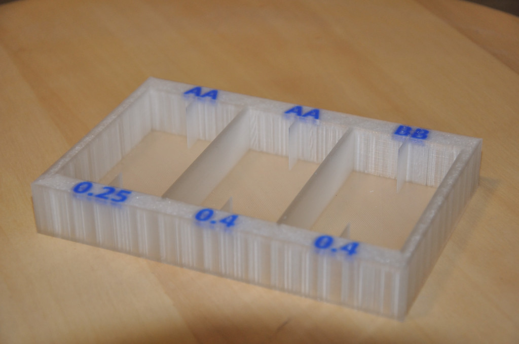 Stand for "Ultimaker 3 print core box" by meteoGRID Download free STL