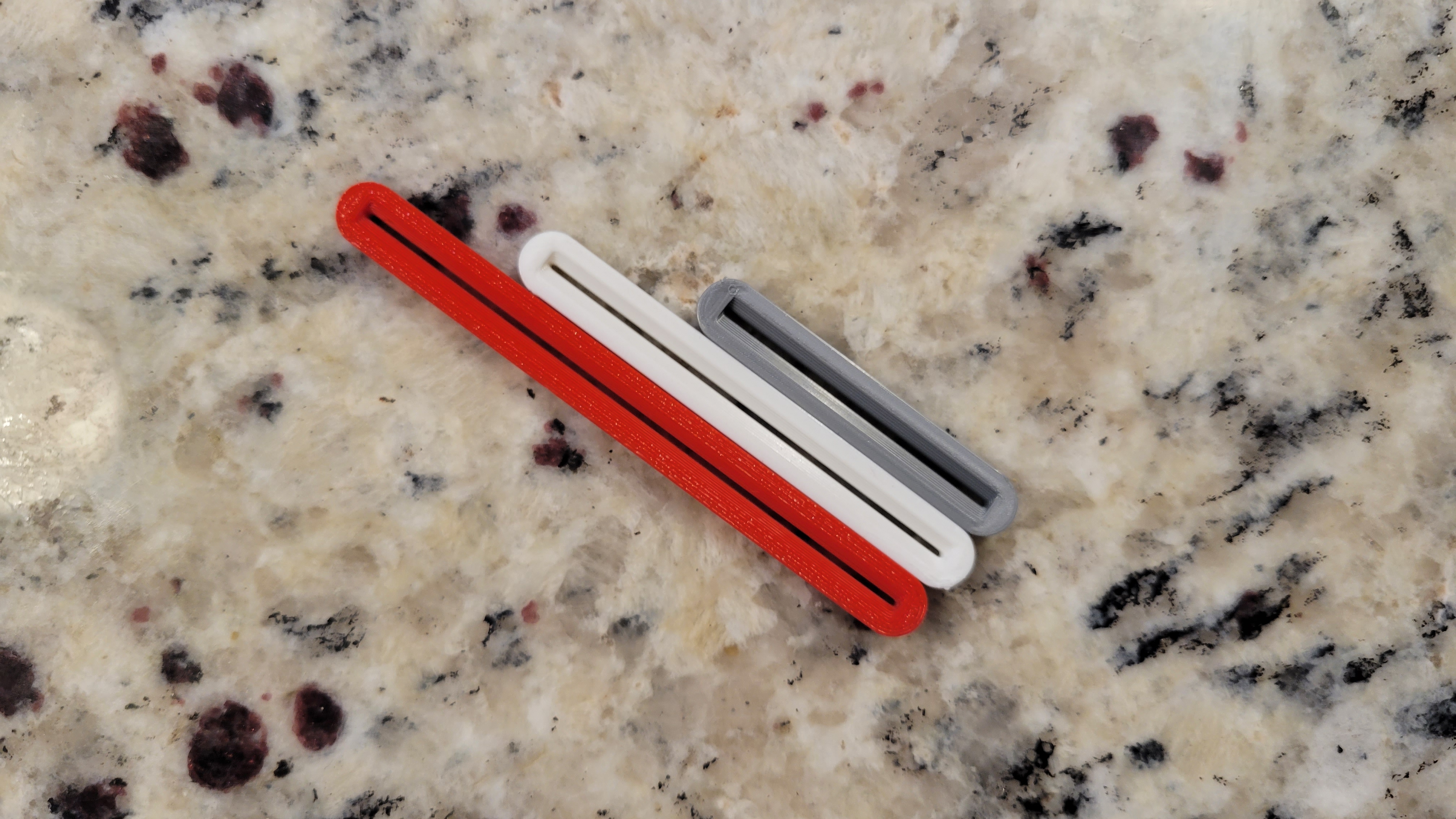 Miniatura 2 do modelo 3D Minimalist toothpaste squeezer / paste pusher