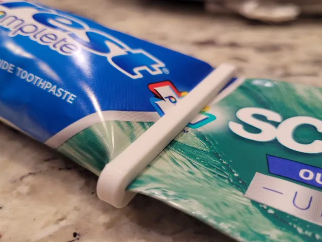 Minimalist toothpaste squeezer / paste pusher