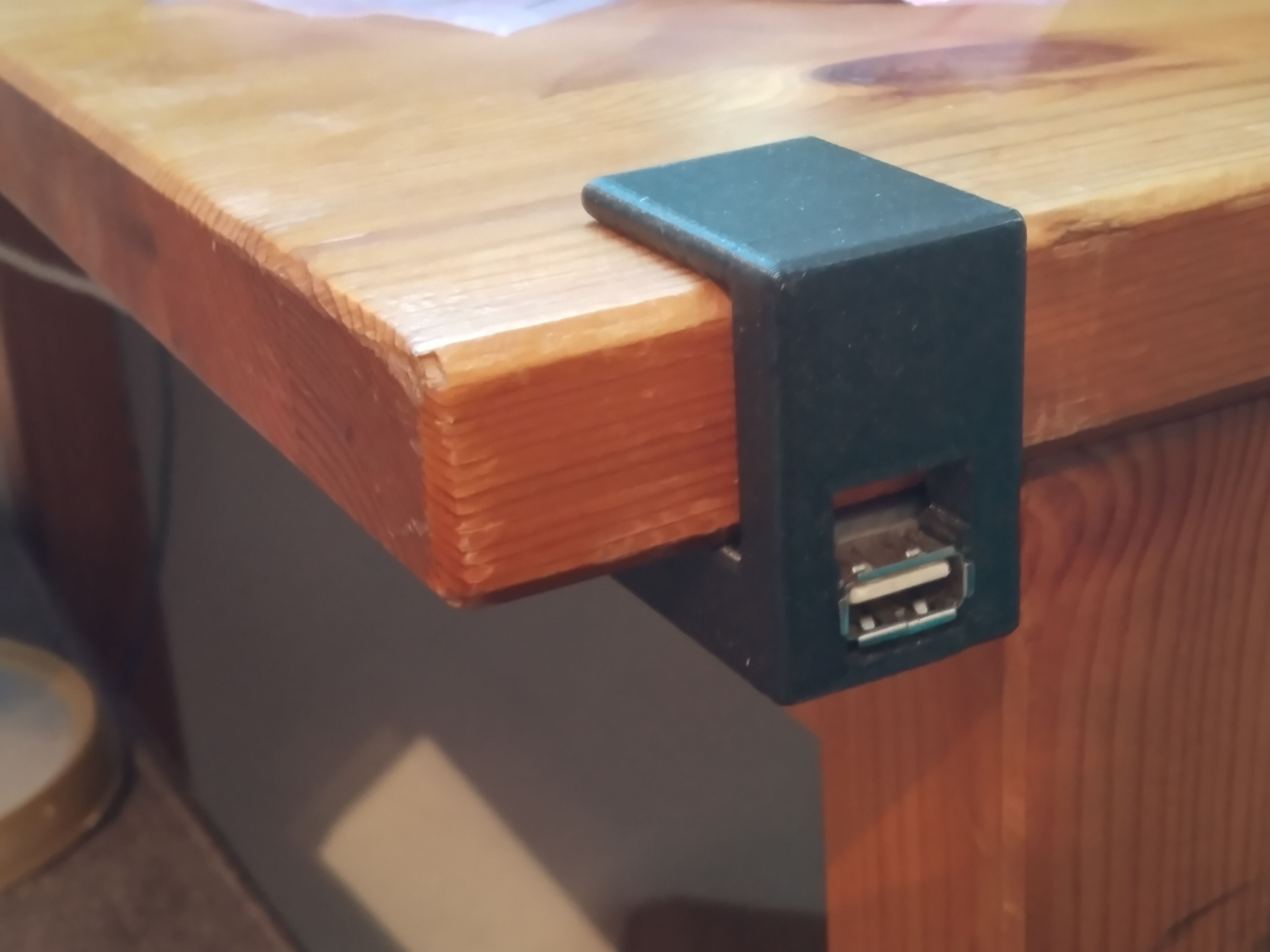 USB holder for 25mm table desk