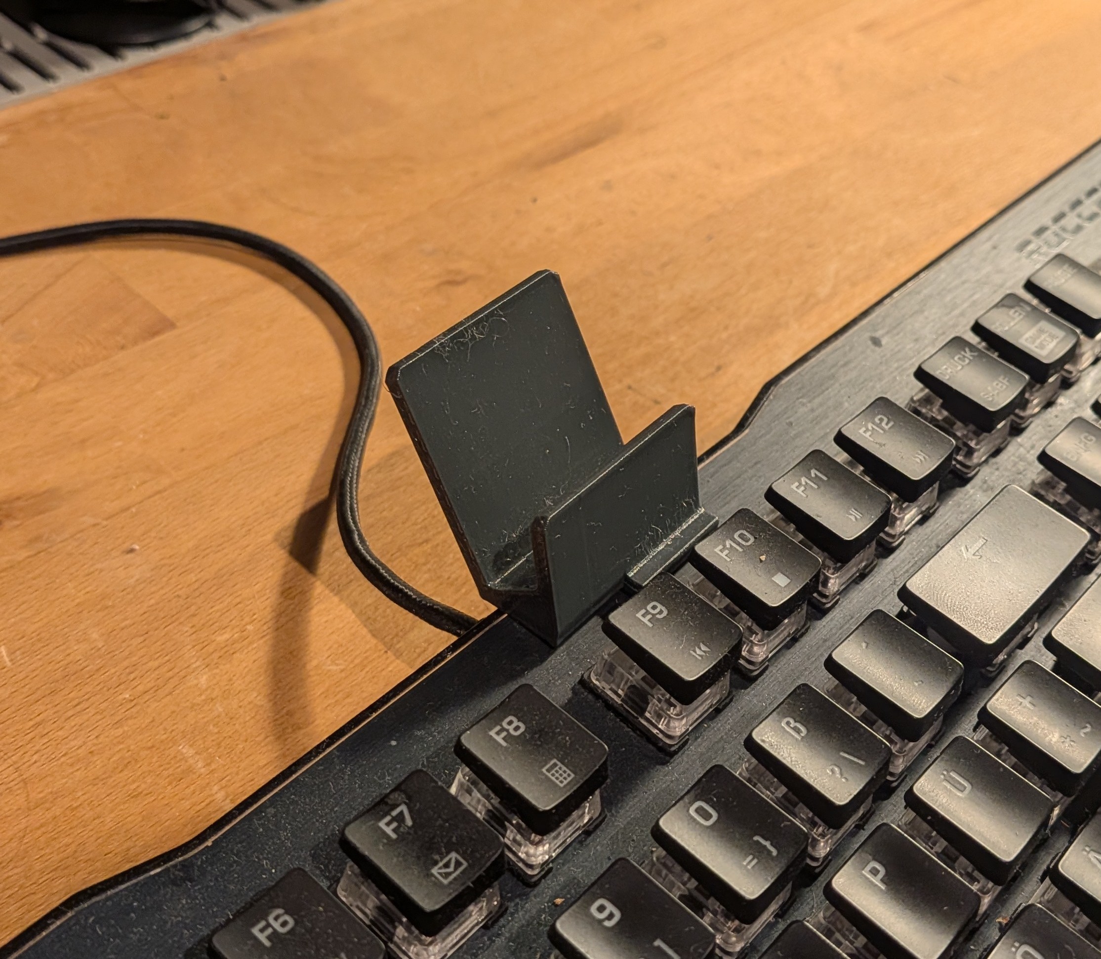 ROCCAT Vulcan 121 AIMO Phone mount