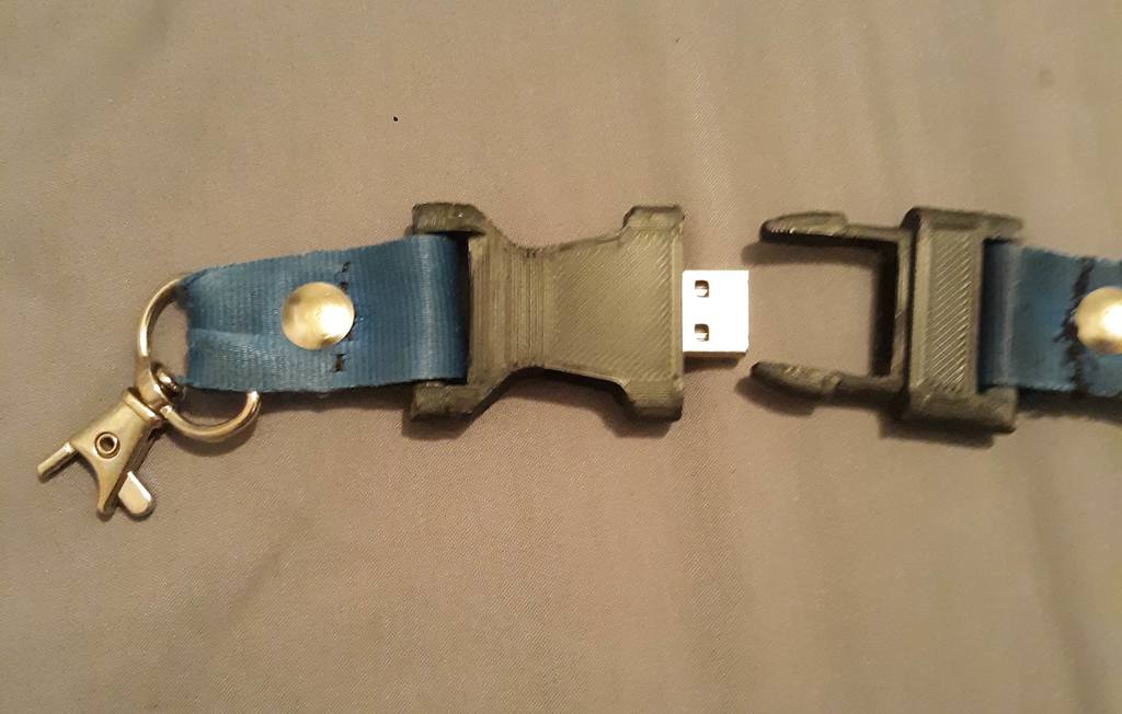 Boucle tour de cou avec clé USB cachée / Hidden USB lanyard buckle