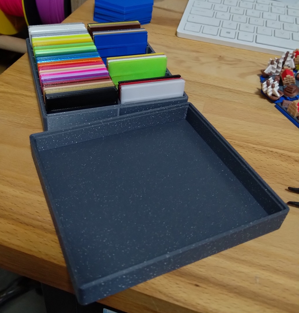 Filament swatch card with box and lid