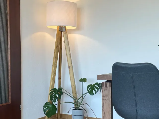 Tripod lamp V2