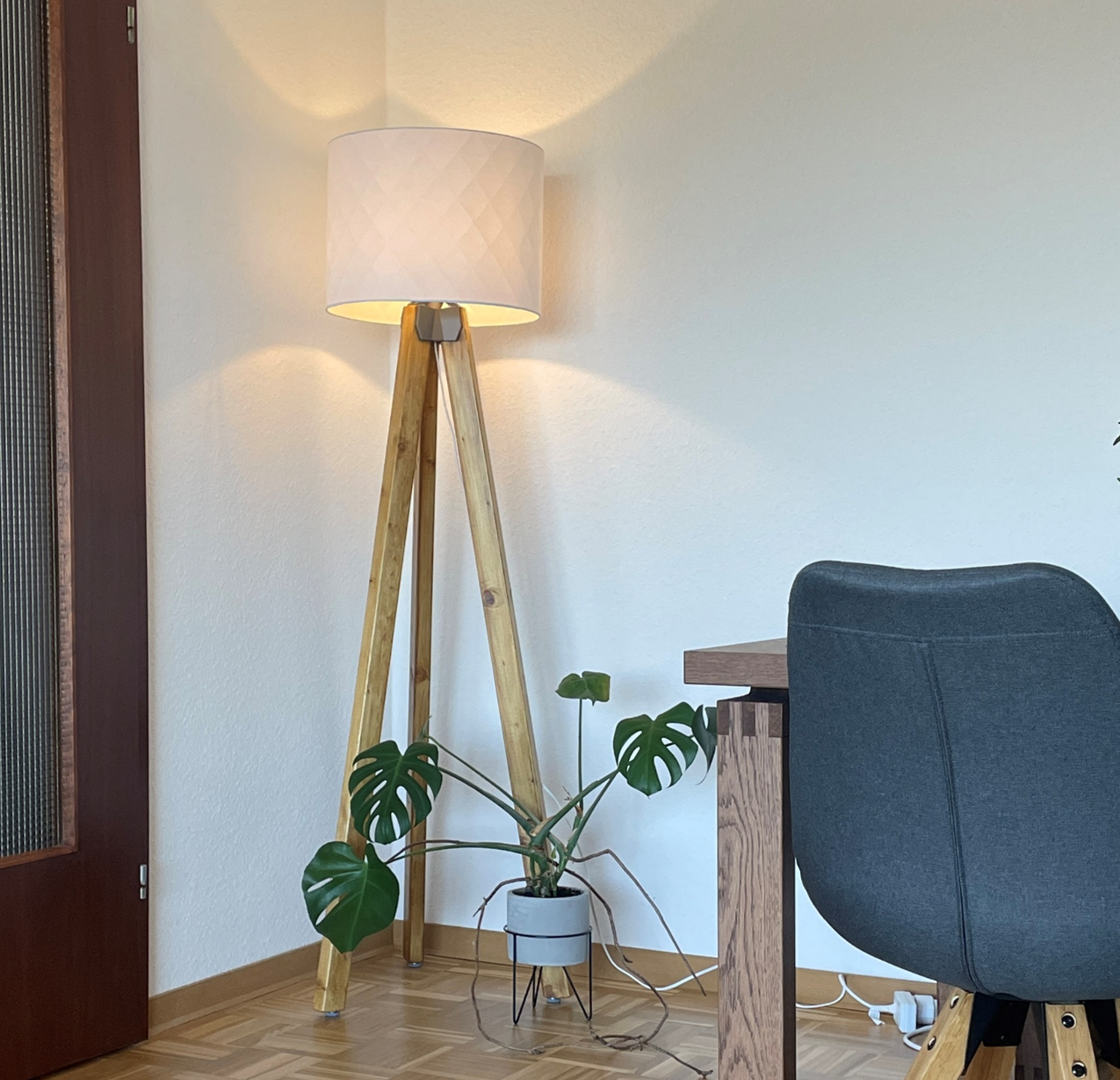 Tripod lamp V2