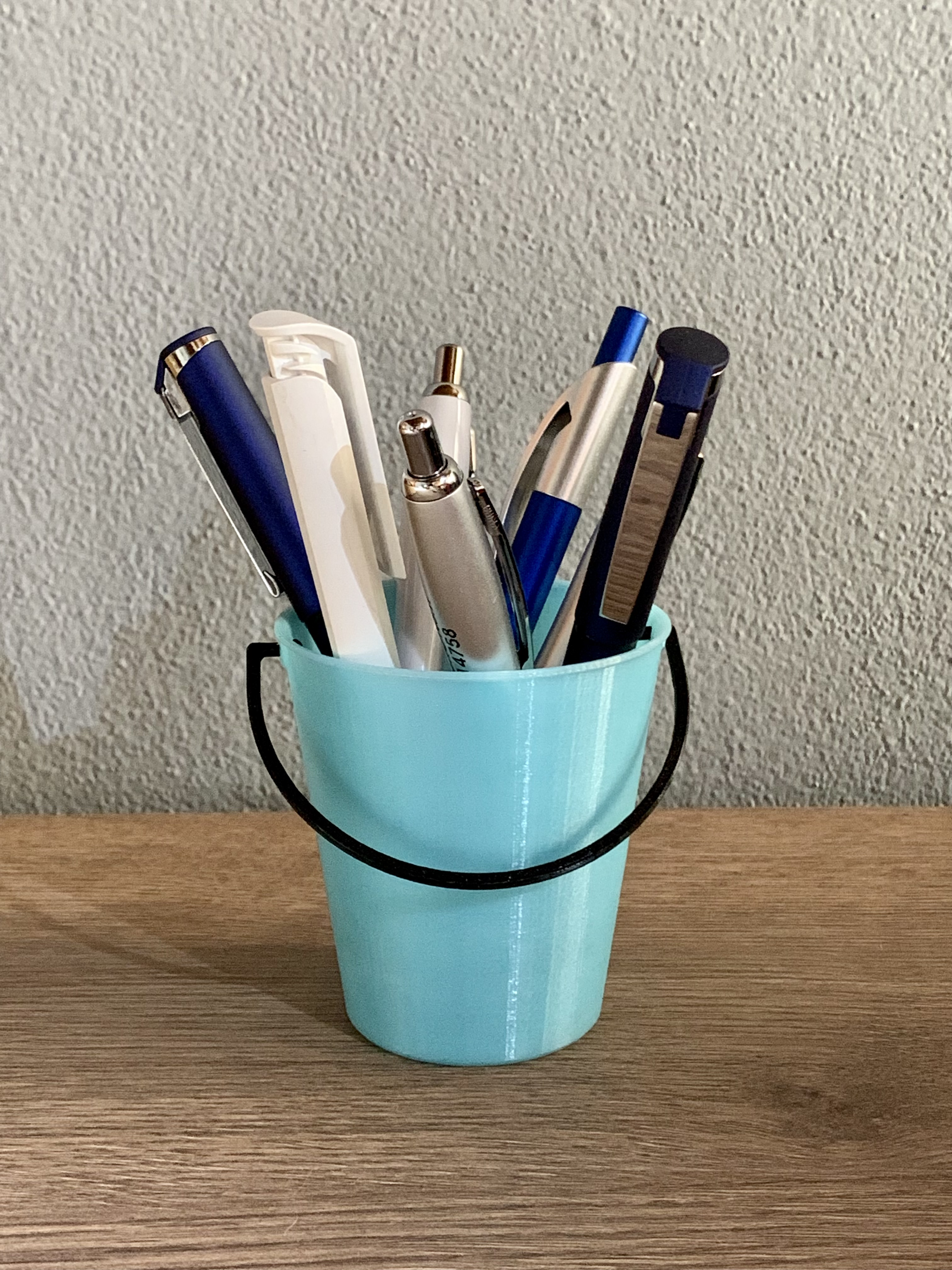 Water bucket pen holder