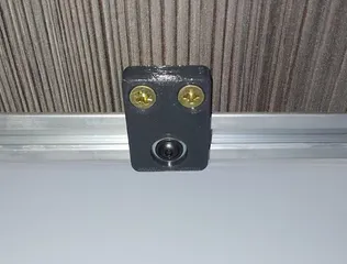 Shelf wooden plate holder (2020 extrusion)