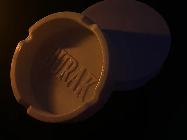 CIGARETTE ASHTRAY
