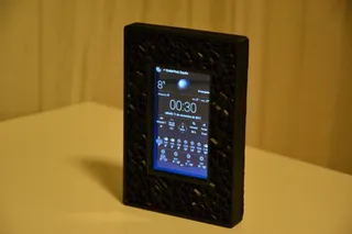 Weather Station and picture frame with an old Samsung S3 Mini
