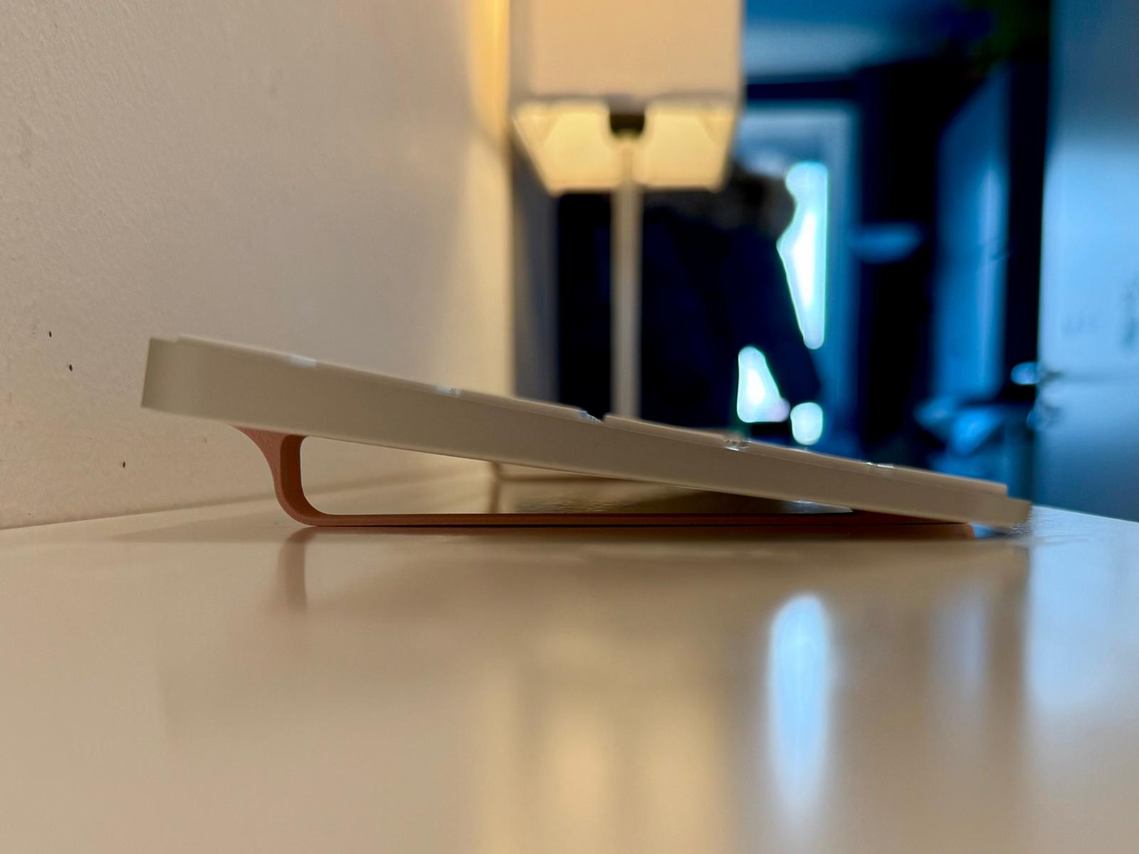 invisible Apple Magic Keyboard & Trackpad clip-on Ergonomic Riser (only 10g!) — miniatura 3