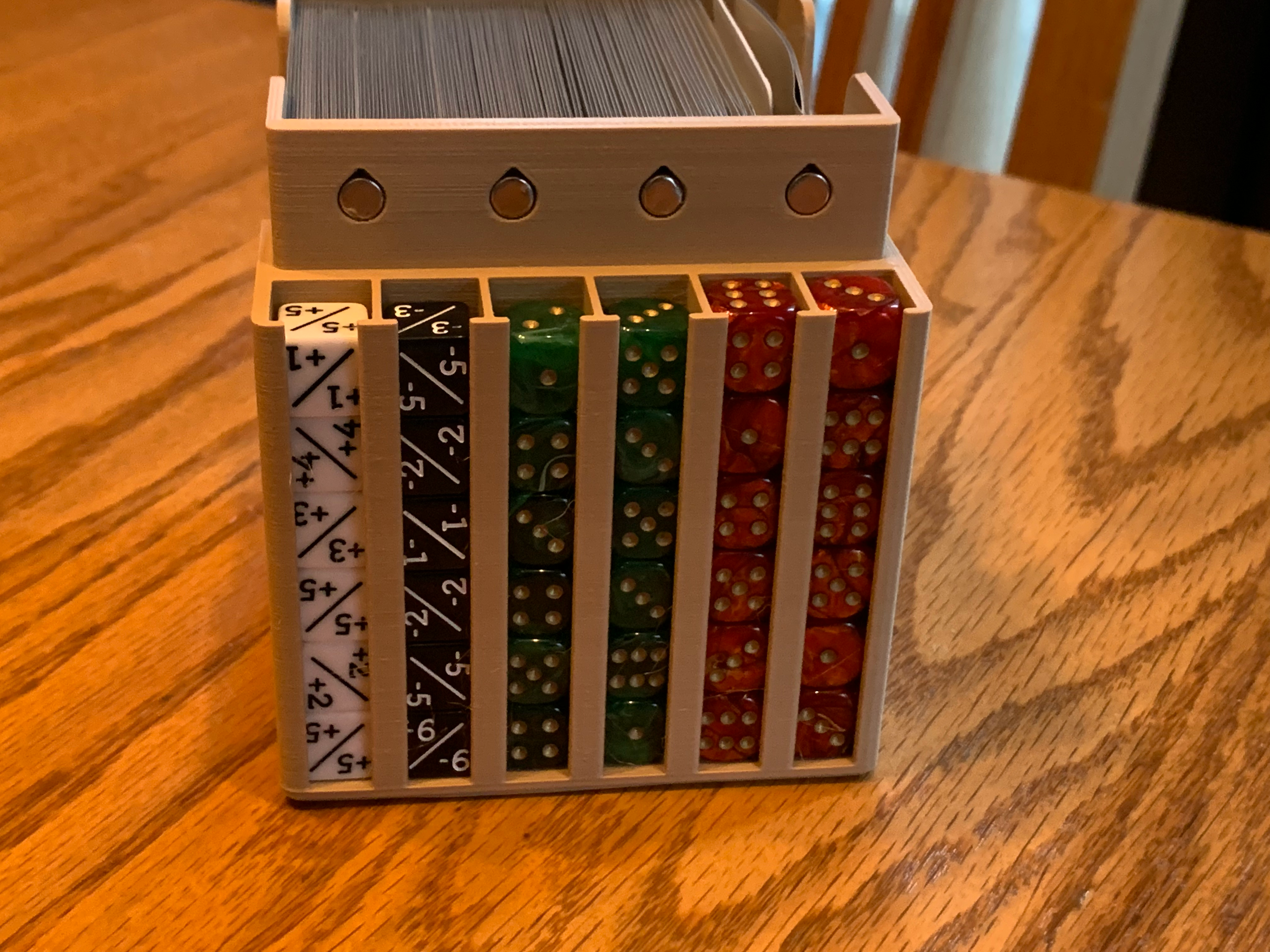 Miniatura 2 do modelo 3D Deck and Dice Box