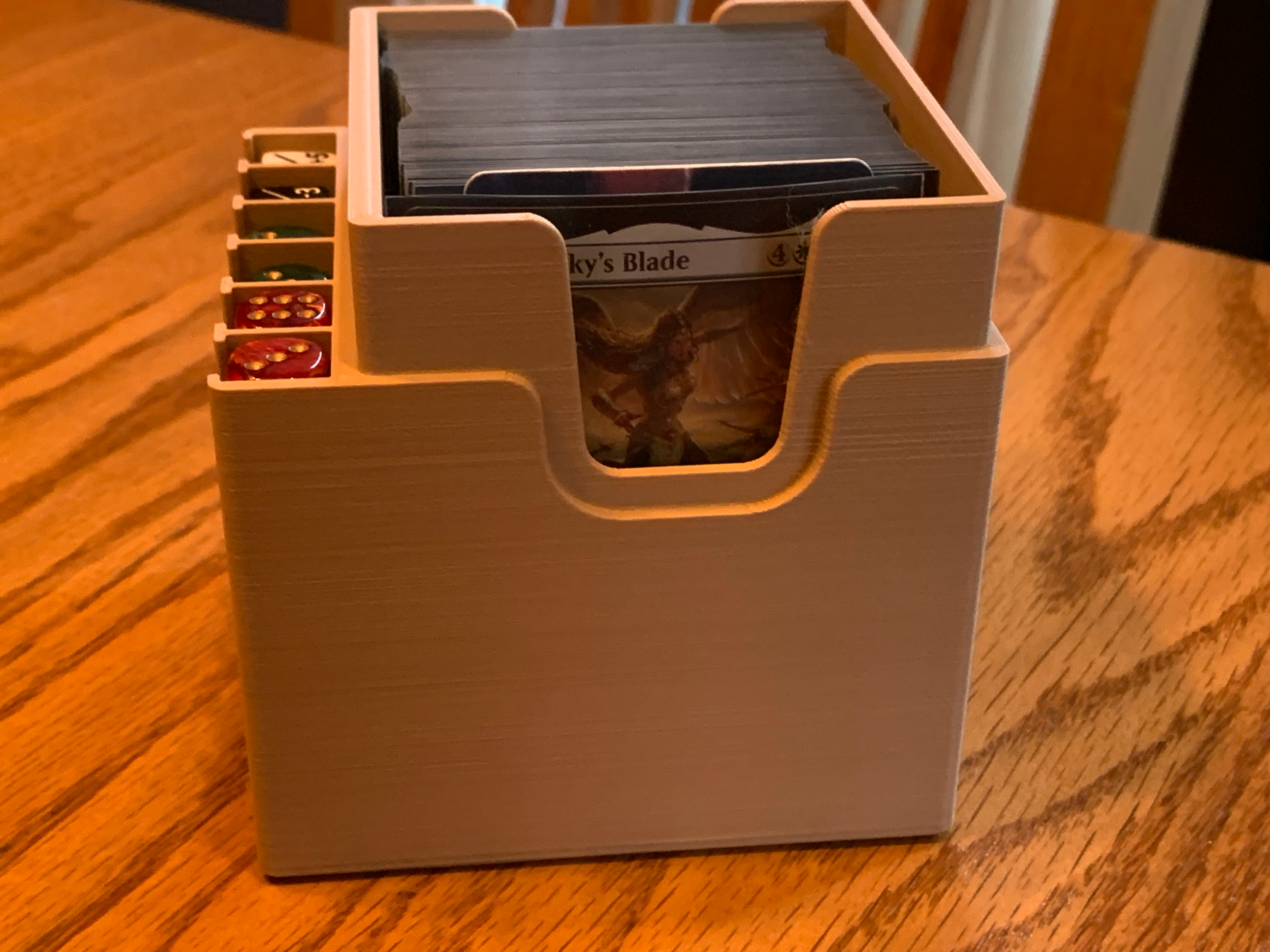 Miniatura 3 do modelo 3D Deck and Dice Box