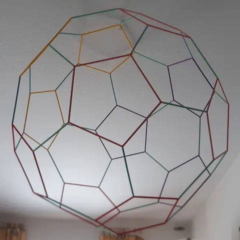 Paper drinking straw dodecahedron(C20)/truncated icosahedron(C60) connectors