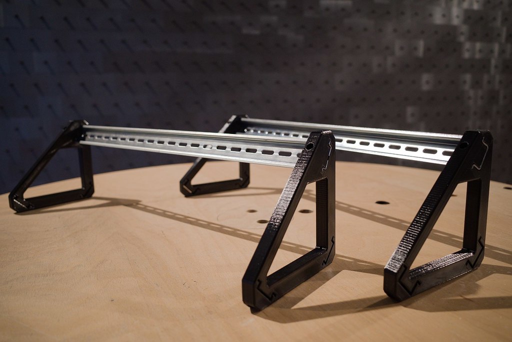 DIN rail stand (heavy duty) by unwohlpol Download free STL model