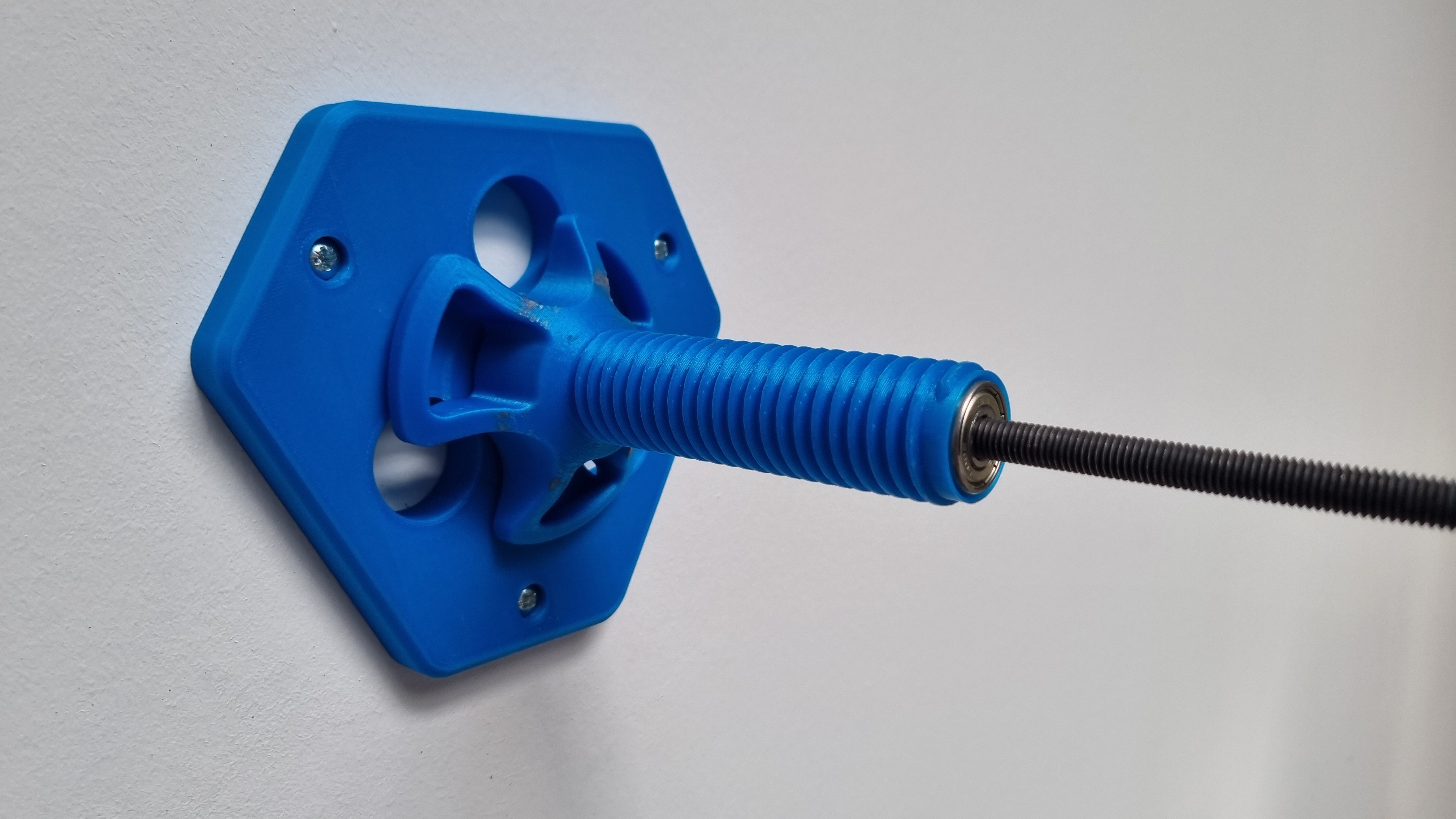 Bigger wallplate mount for universal spool holder, better for gypsum walls