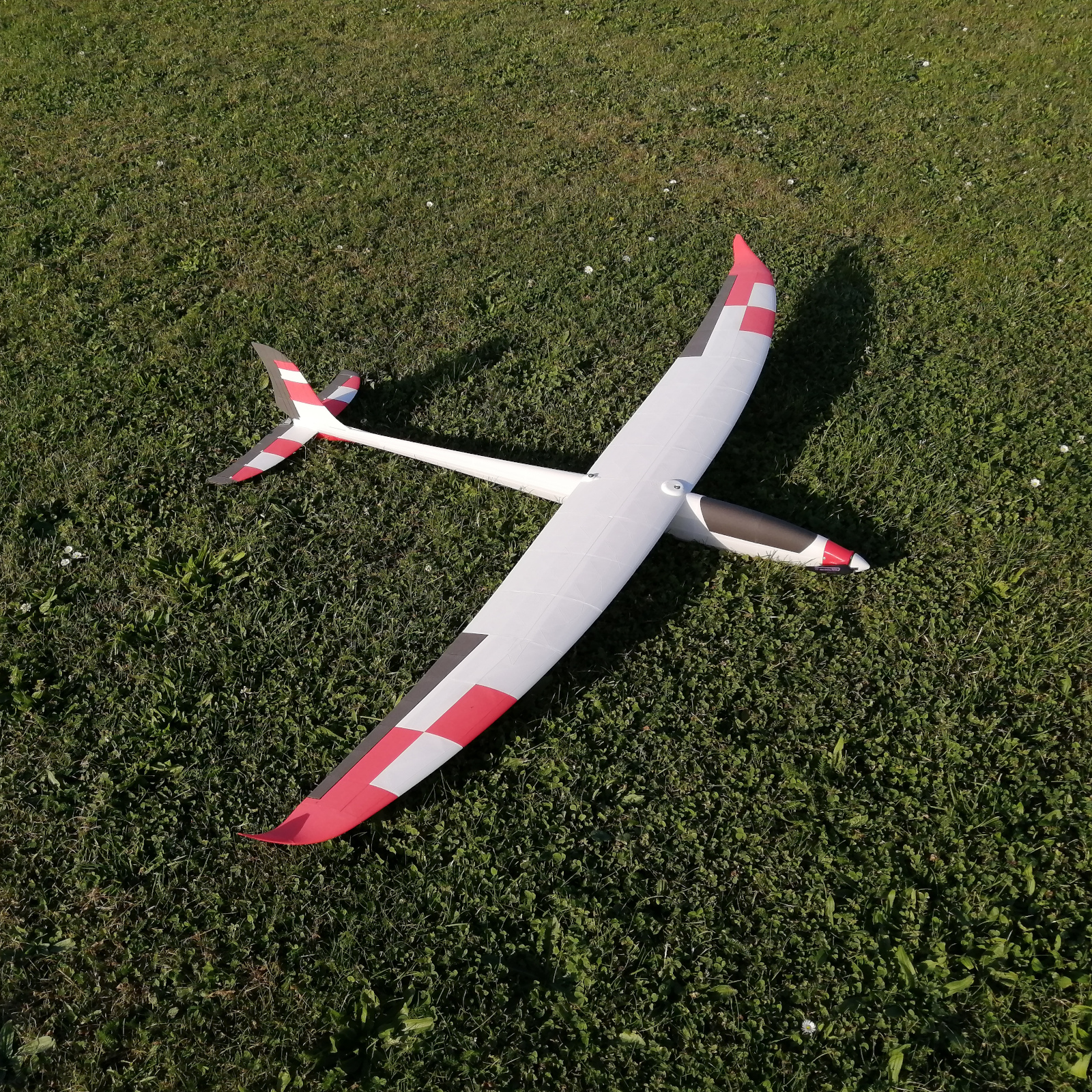 Lukisegler (electric RC glider) update: Servoplate for 9g (Mini-) Servos