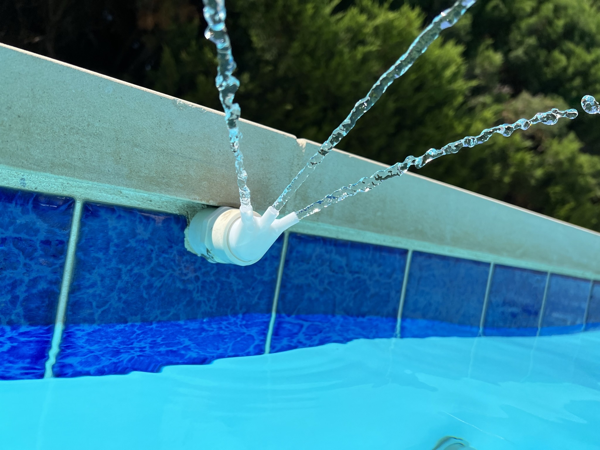 Nozzle for pool water spray