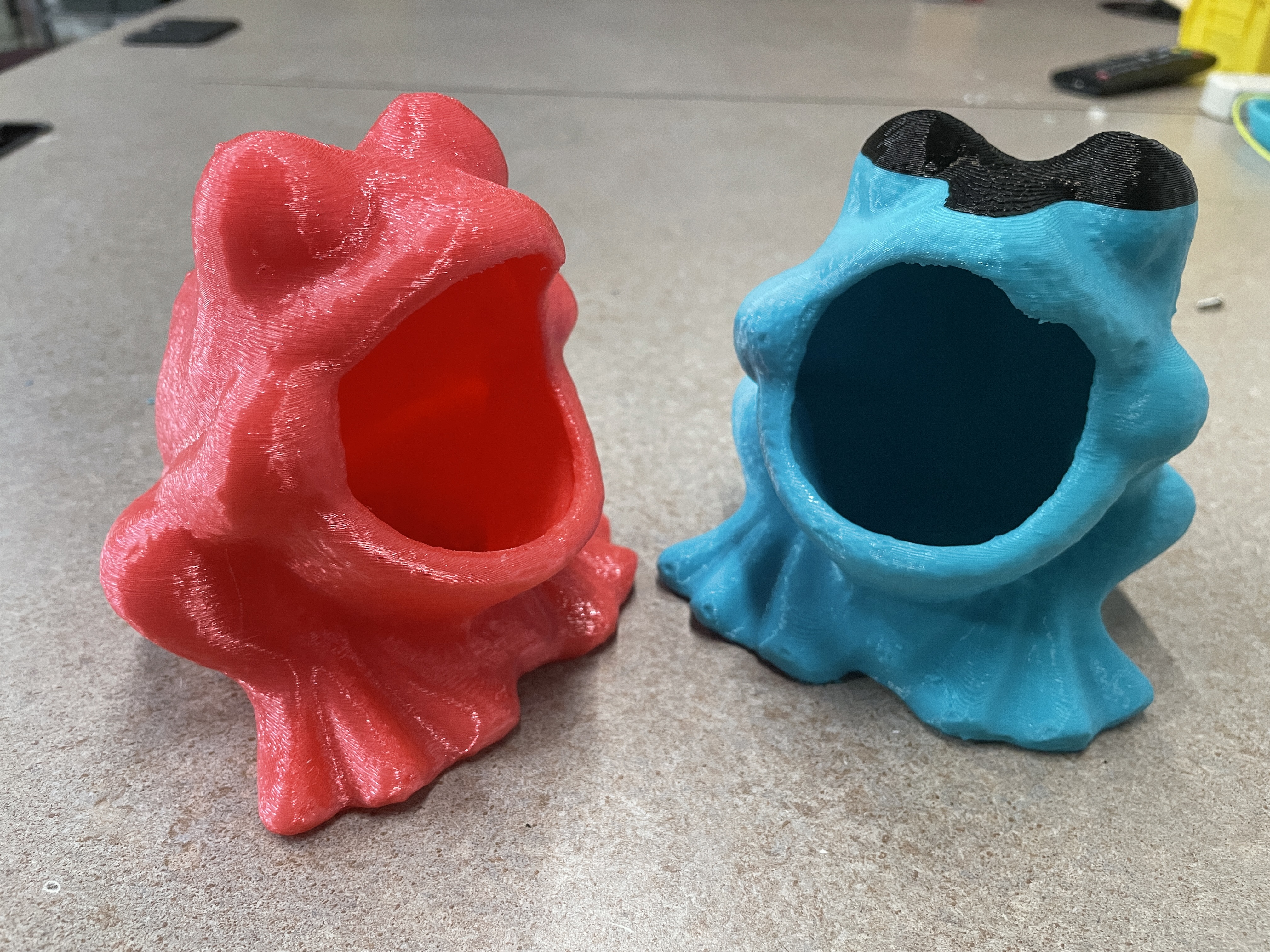 Miniatura 4 do modelo 3D Frog Pen Holder