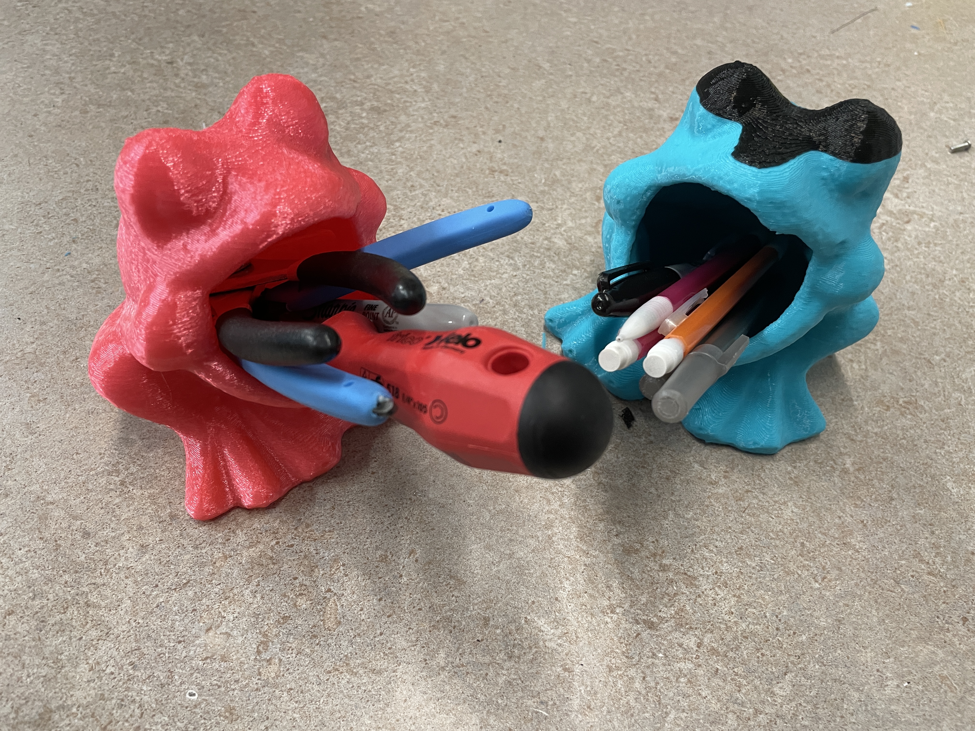 Miniatura 3 do modelo 3D Frog Pen Holder