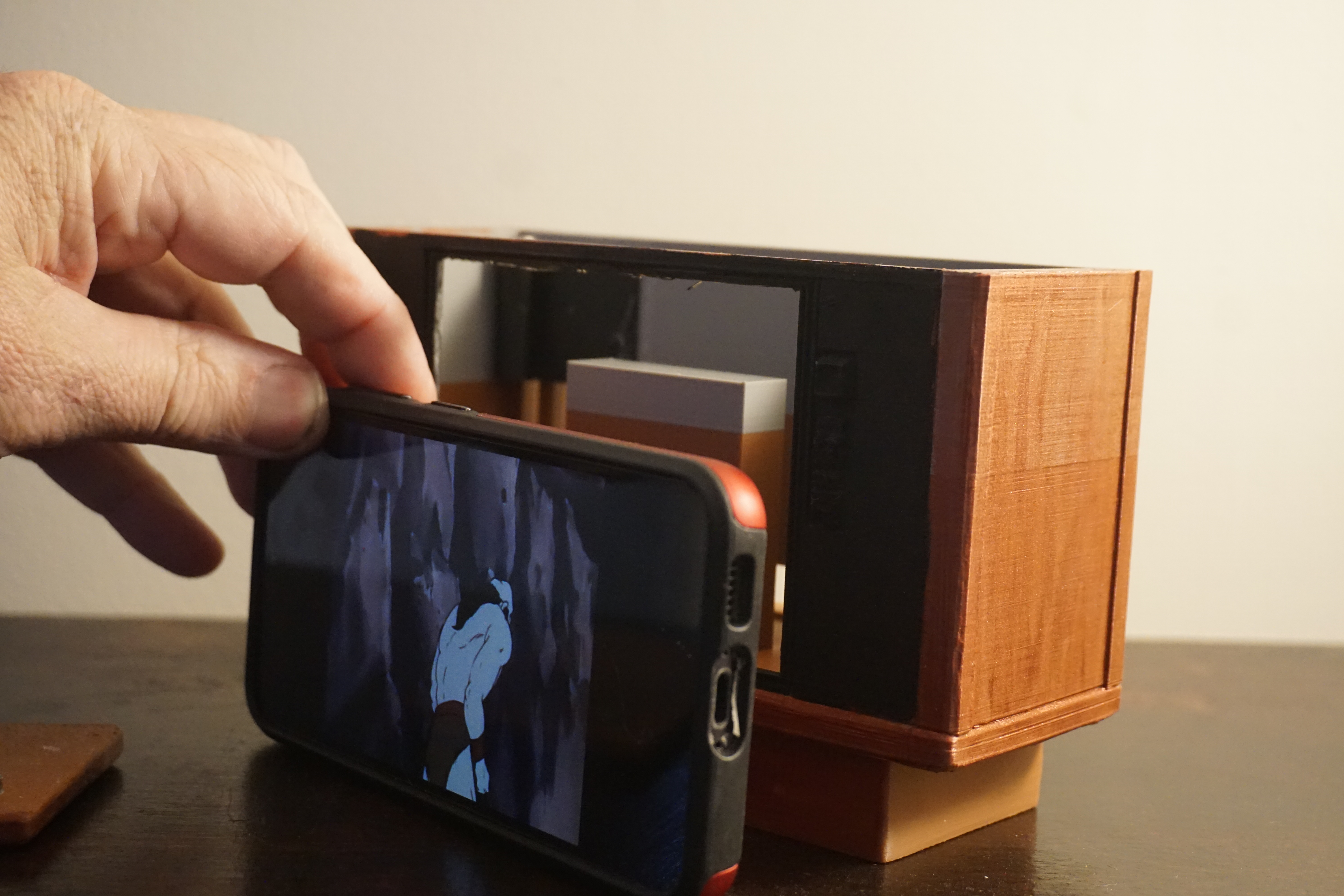 1980's Console TV desktop cell phone holder — miniatura 5