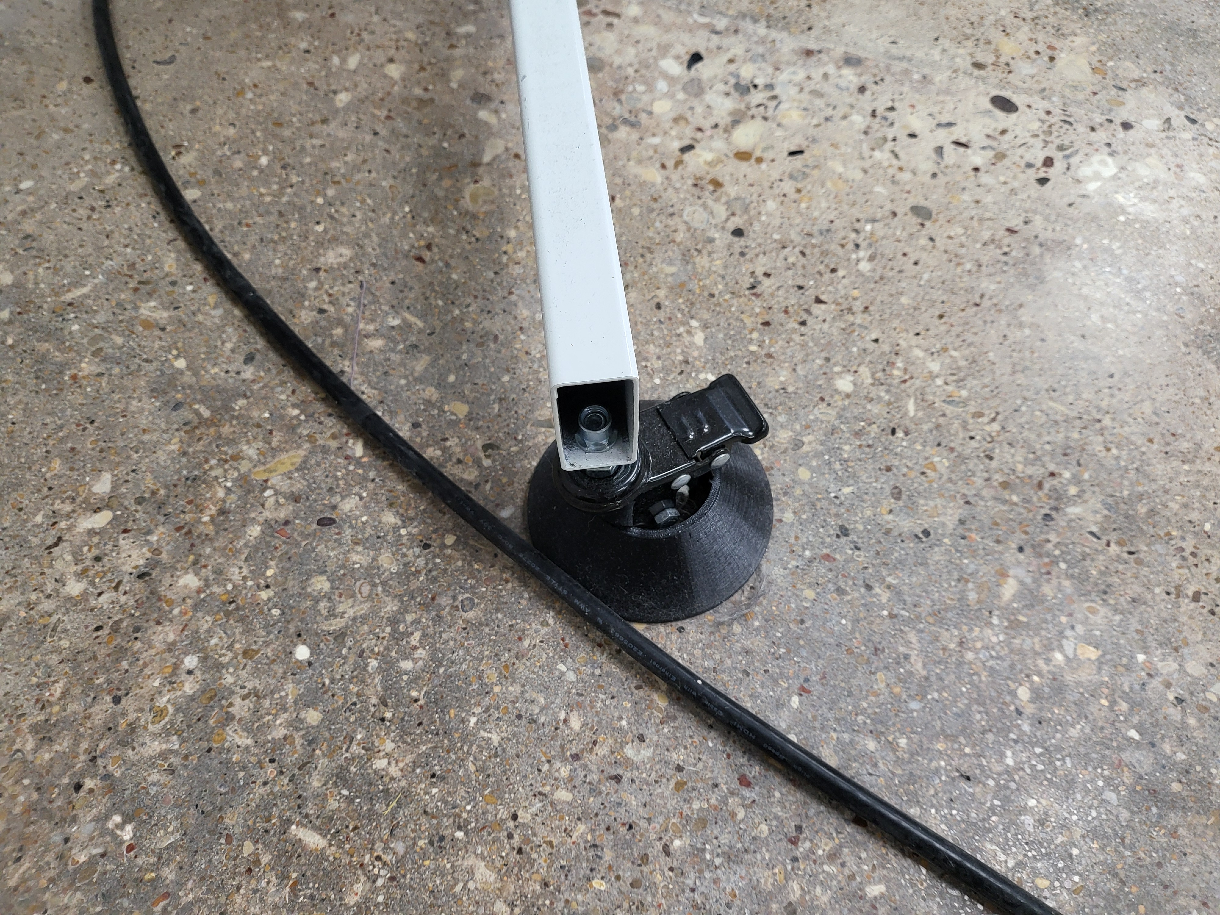 Miniatura 3 do modelo 3D Caster Cable Guard
