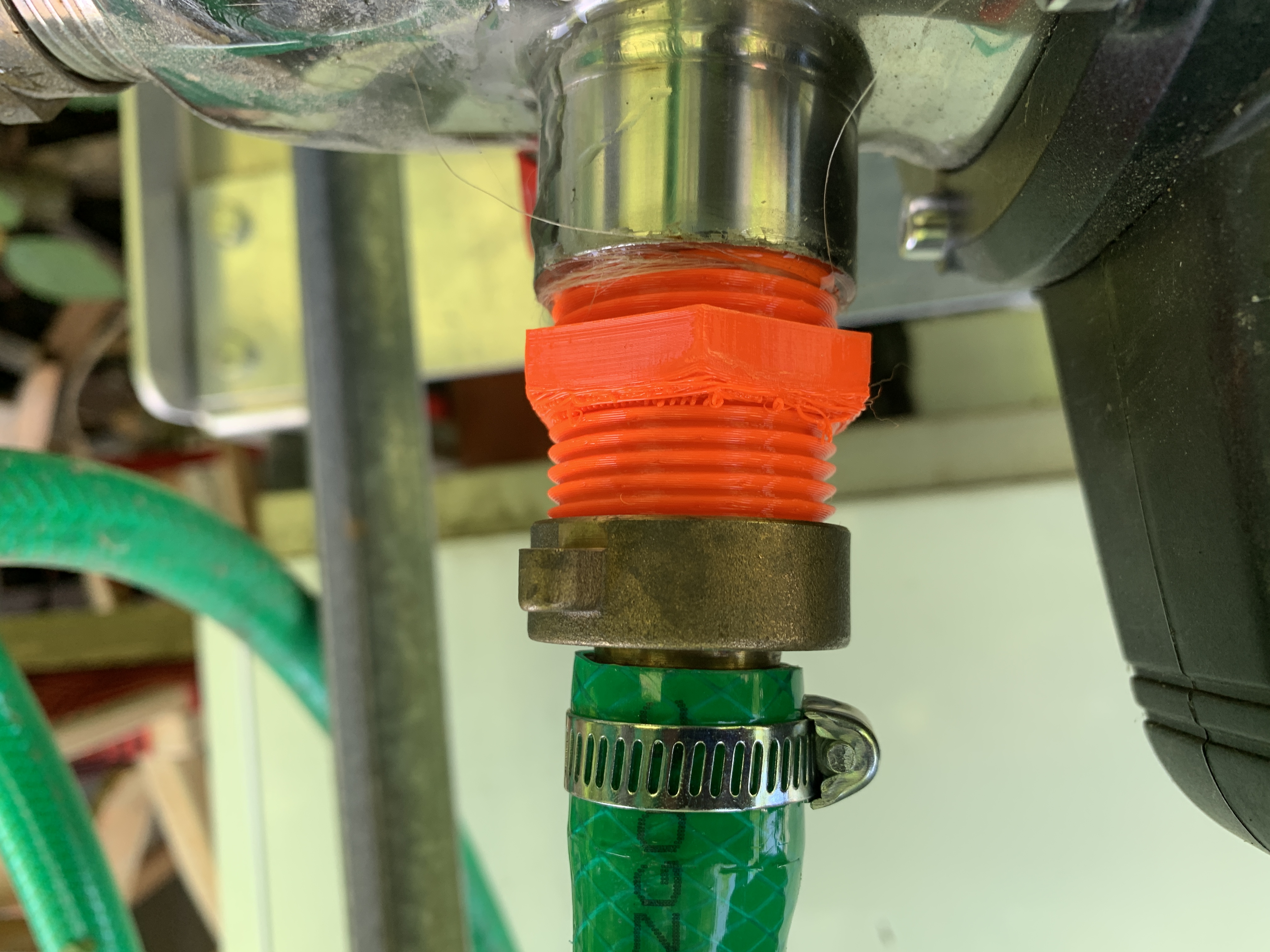 Hose adapter, 1" internal to 1" internal thread
