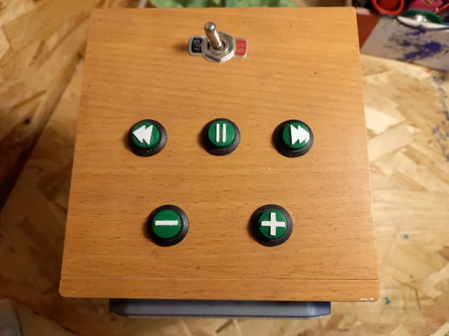 button for speaker (+, -, pause, next)