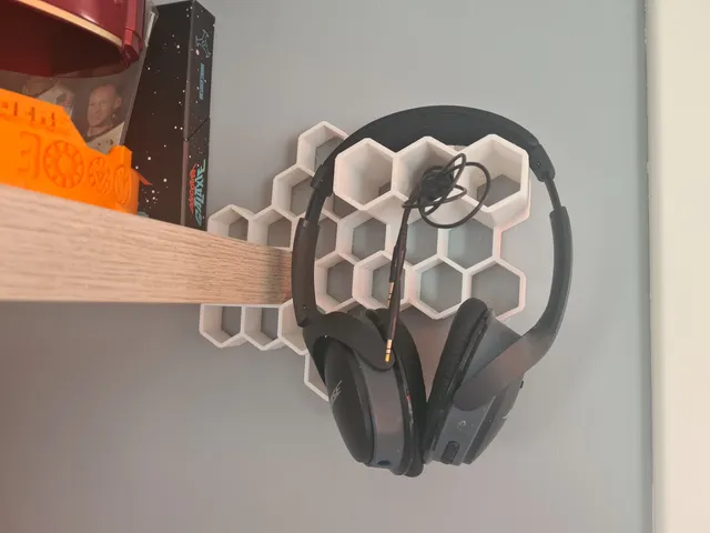 Headphone hanger beehive
