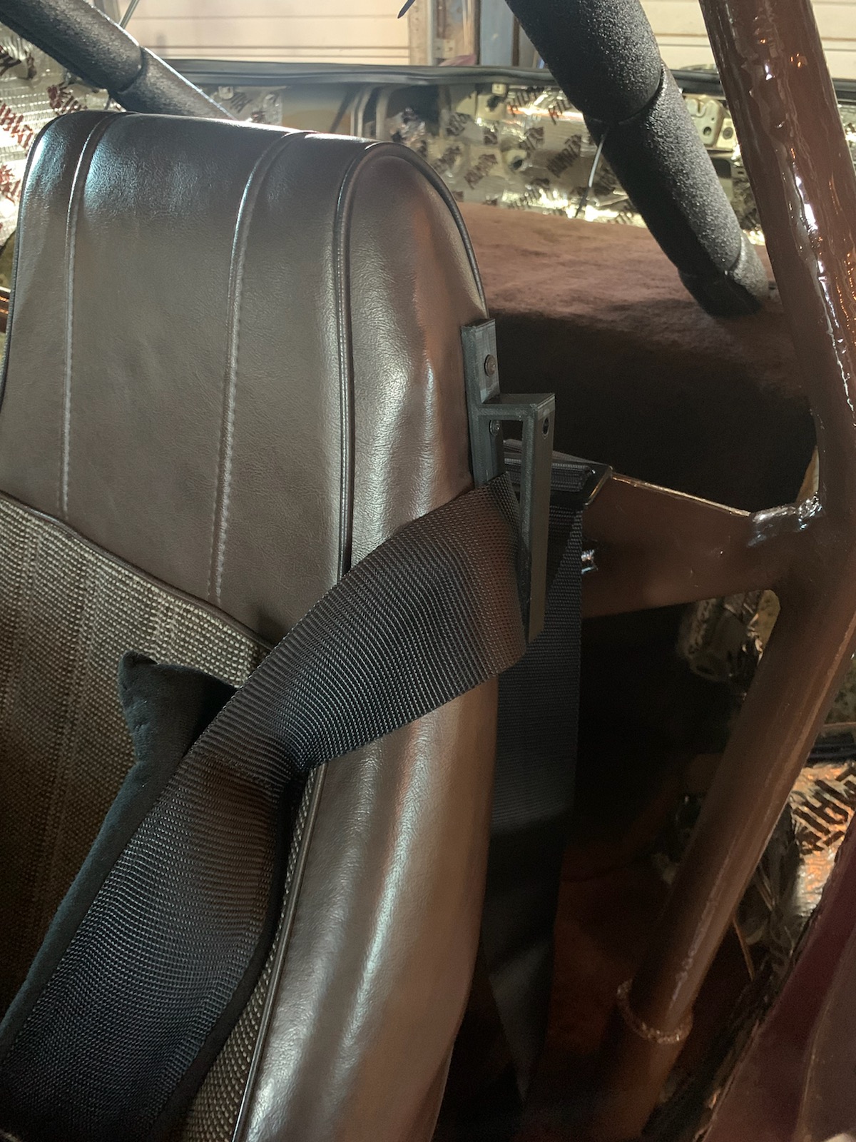 Seat Belt Bracket V2 by Arthur_Diamondhands Download free STL model