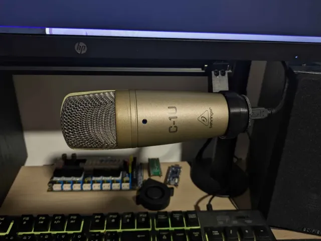 Extrusion monitor mount