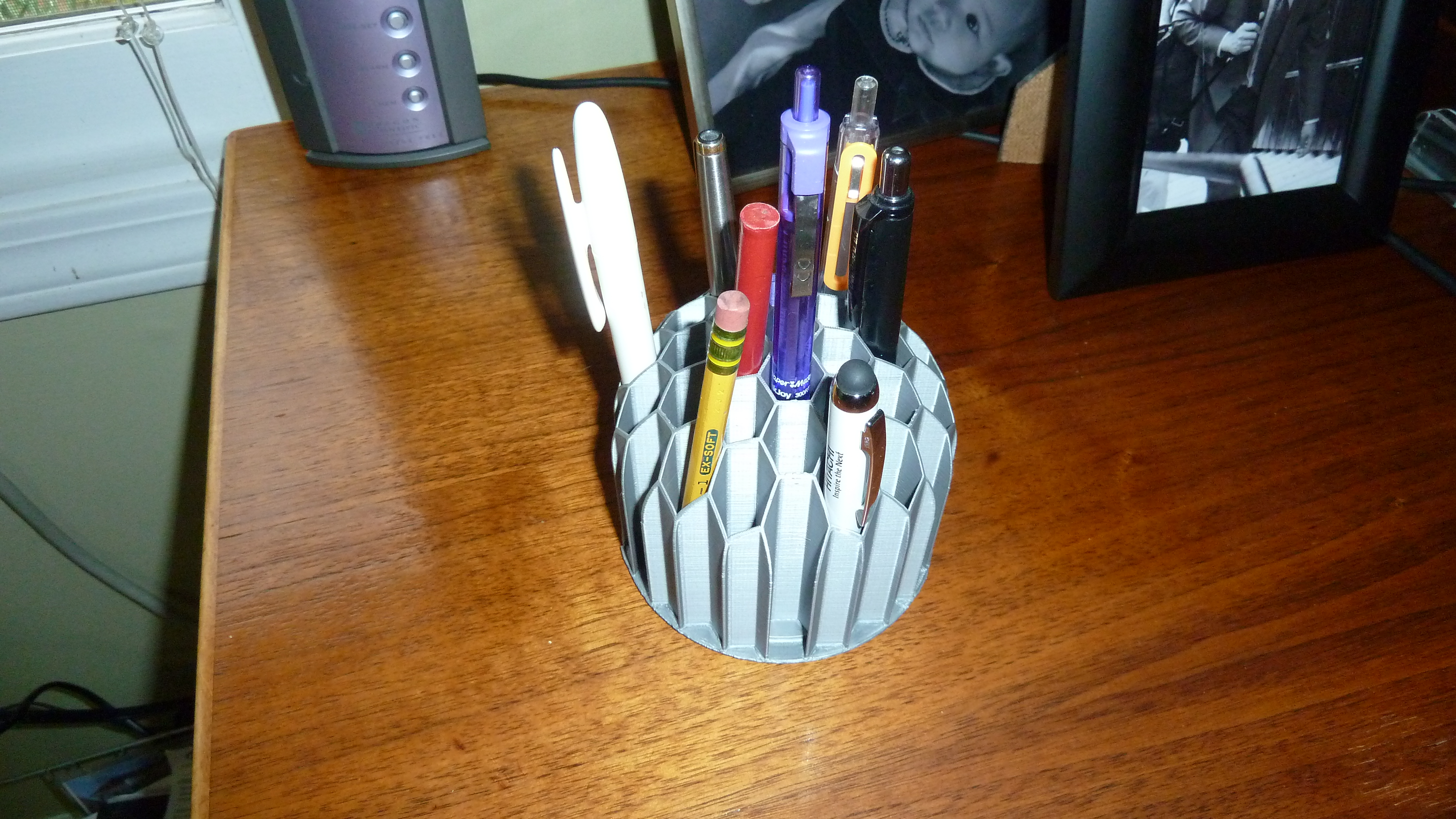 "RoToMoTo" rotating pencil holder / pen cup