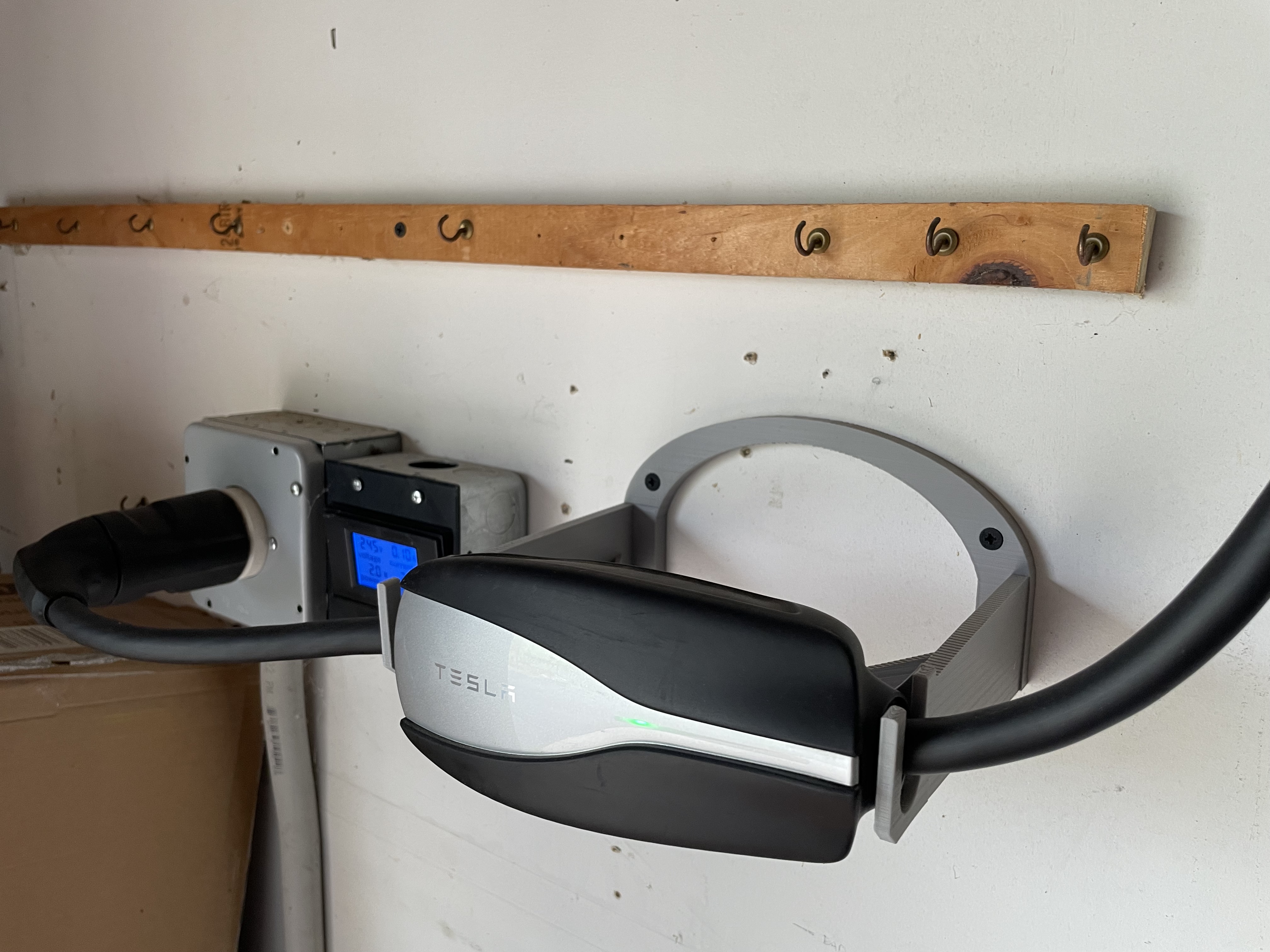 Tesla Universal Mobile Connector wall mount