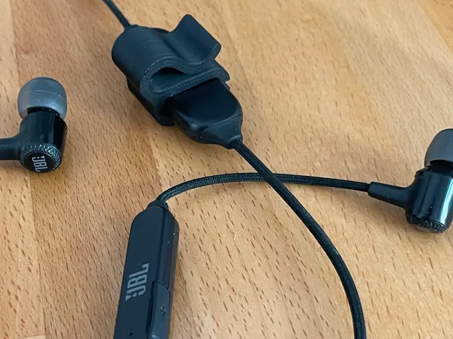 JBL E25BT clip