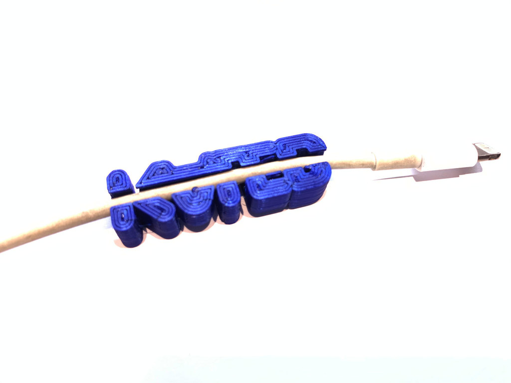 Miniatura 2 do modelo 3D iPhone Cable Name Clip - Customizable