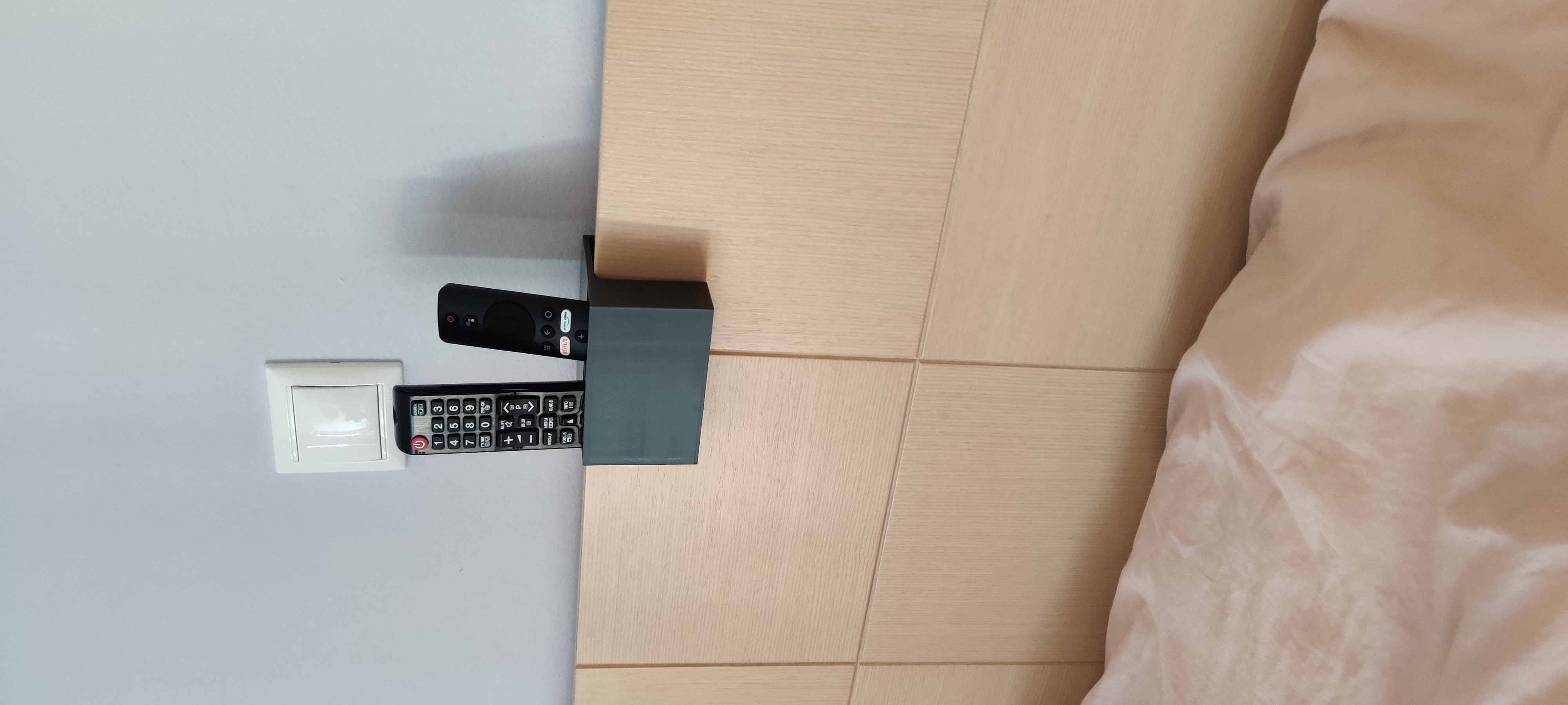 Dual remote control holder for headboard by Dimitri Download free STL model