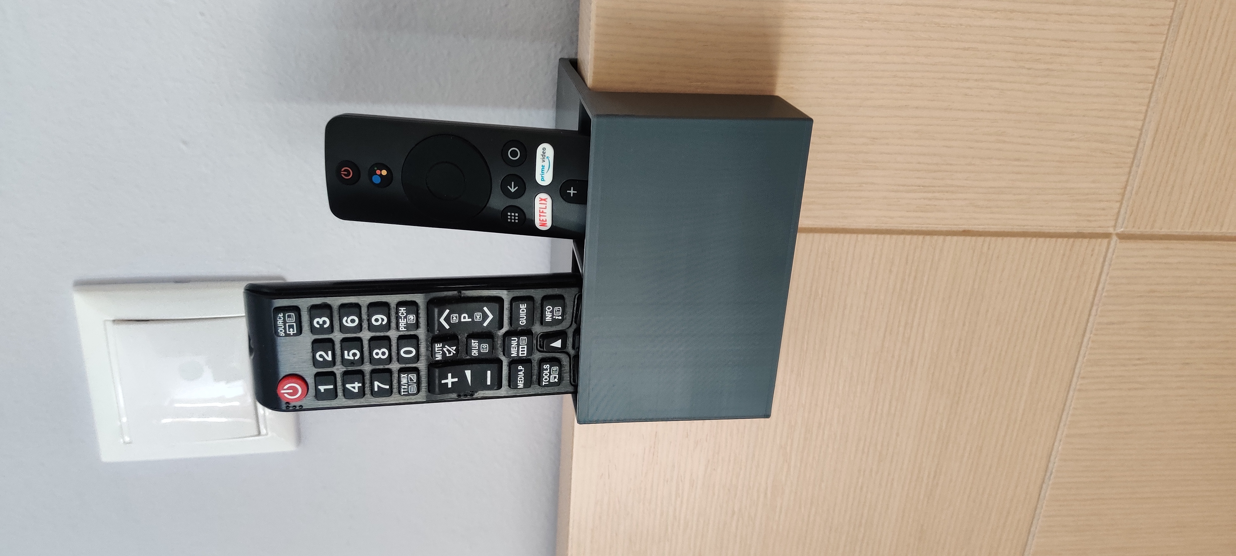 Dual remote control holder for headboard by Dimitri Download free STL model