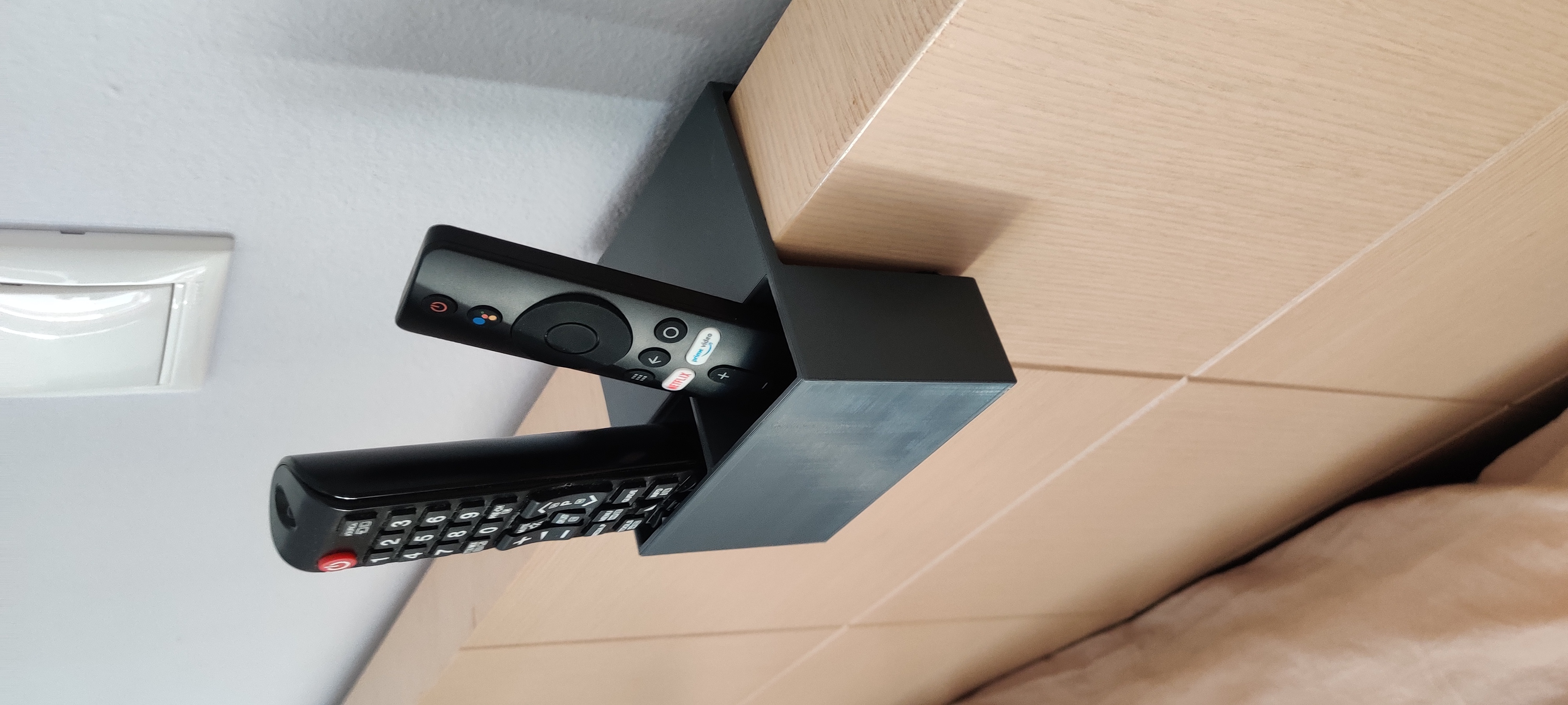 Dual remote control holder for headboard by Dimitri Download free STL model