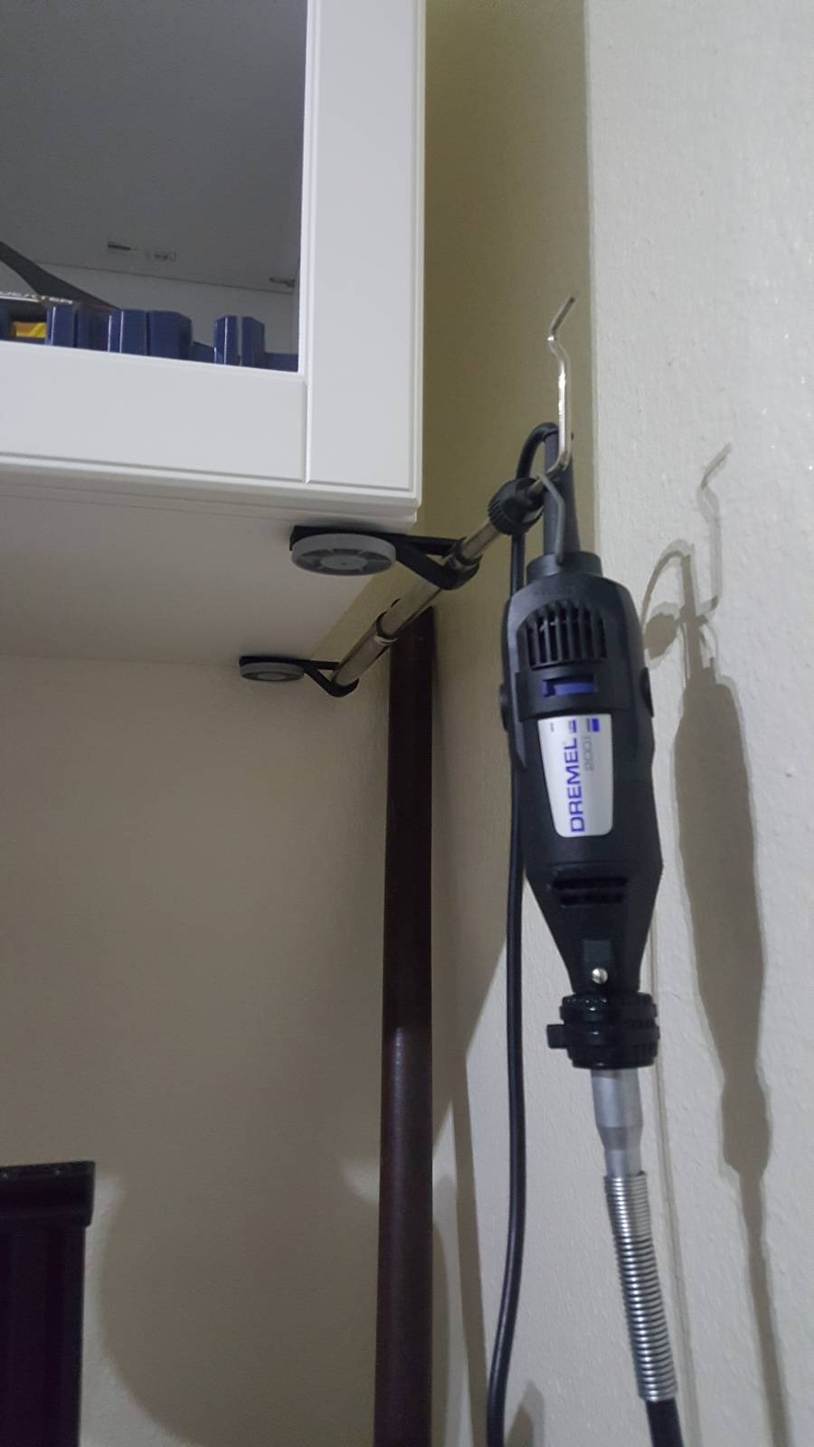 Dremel support rod adapter for IKEA besta cupboards