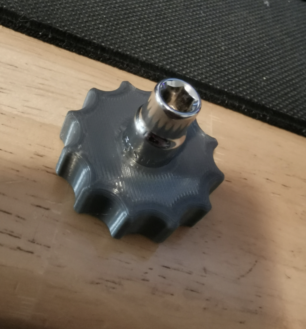¼in hand screw socket adapter